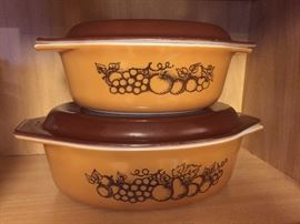 Vintage Pyrex Covered Casserole Dishes
