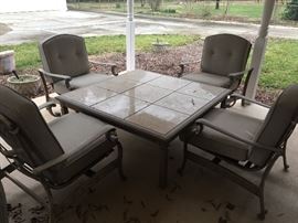 Outdoor Patio Furniture - Table + 4 Chairs