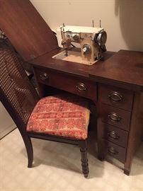 Sewing Machine/Cabinet & Chair