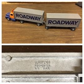 Winross Roadway Tractor with Twin Trailer