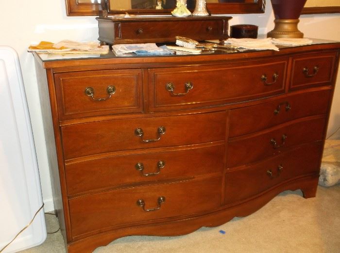 Bow front mahogany dresser