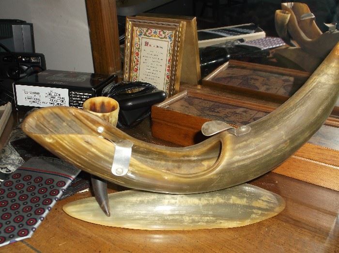 Cow horn ash tray