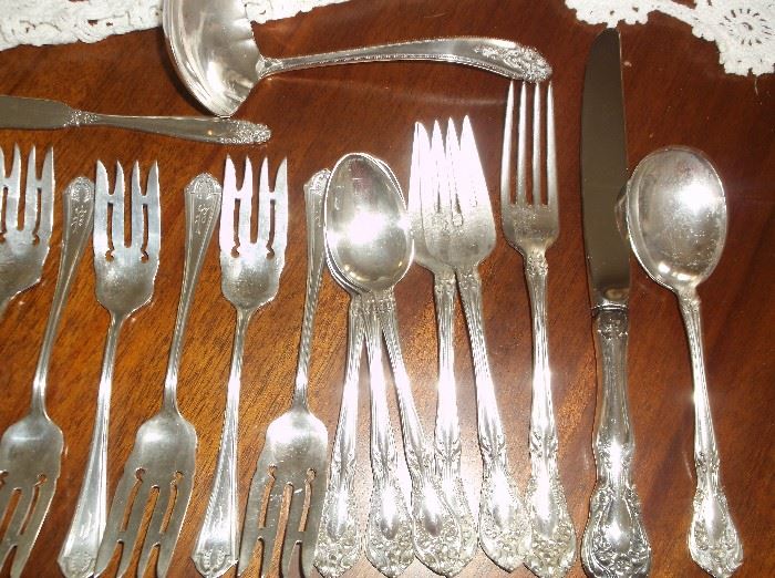 "Prelude" butter spreader, "Queen's Lace" ladle, "Chateau Rose"