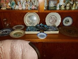 Souvenir Plates 