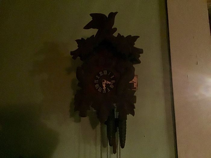 Cuckoo Clock does not work but looks good