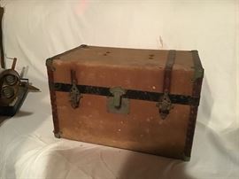 John Egerts Trunk that holds a helmet