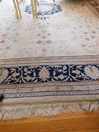 Area Rug 11'x 8', Excellent Condition