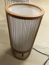 This is a nifty vintage lamp