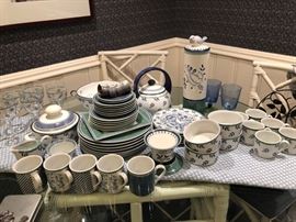 More Villeroy & Boch - look how all the pieces coordinate, and there are more,,