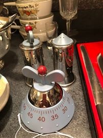 This is so cute - a timer and s&p shakers