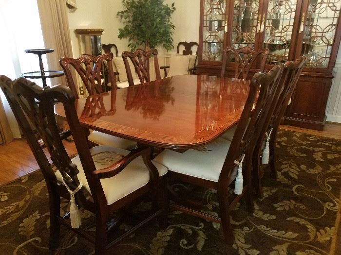 Thomasville Dining Table, 2 leaves, China Cabinet