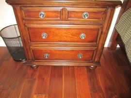 PAIR OF NIGHTSTANDS