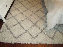 6 BY 6 GRAY AND WHITE AREA RUG
