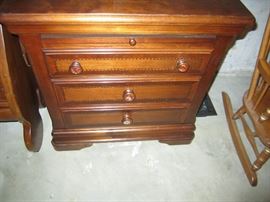 PAIR OF NIGHTSTANDS