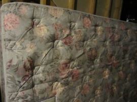 QUEEN SIZE MATTRESS