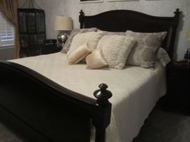 KINGSIZE BED FROM RESTORATION HARDWARE