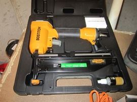 BOSTITCH NAIL GUN 