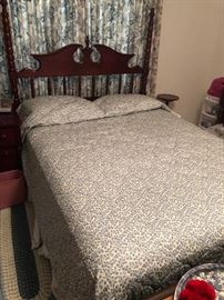 Queen Poster Bedroom Set, Antique by Davis Furniture, Complete Set! Beautiful! 