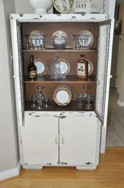 Display unit is wonderful for a bar set up or displaying your household treasures!
