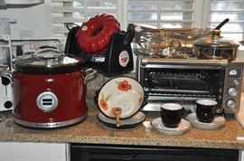 Many newer kitchen appliances including Kitchen Aid Mixer, Breville Toaster Oven and Sunbeam Donut maker