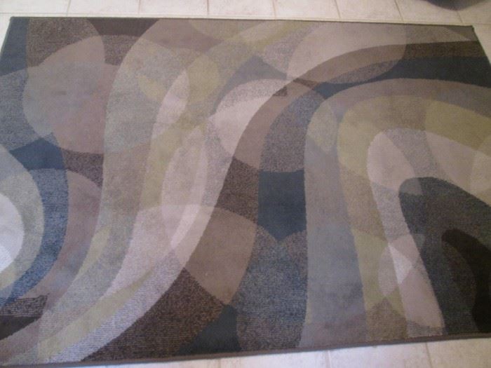 Area Rug in Multi-Colors and Abstract Design, Size 5'3" X 7'10"