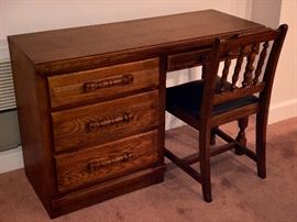 Young Hinkle Country Oak Desk