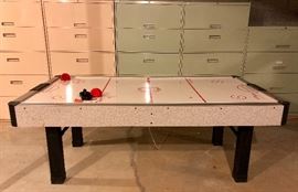 Air hockey table