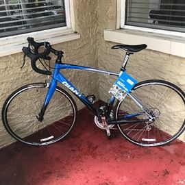  Giant Defy 3 bike like new.