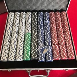 1000 poker chips in aluminum case. Chips are still in plastic.