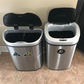 Battery operated Ninestars waste/recycling cans