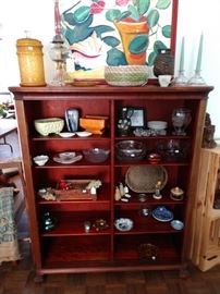 Nice bookshelf unit with adjustable shelves.
