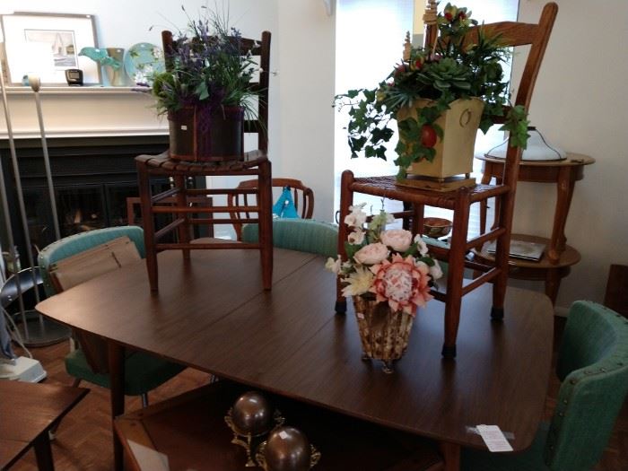 Mid-century modern table. 4 teal vintage kitchen chairs in excellent condition. Likely purchased @1939. 