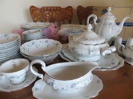 Haviland china set, excellent condition set for 12.