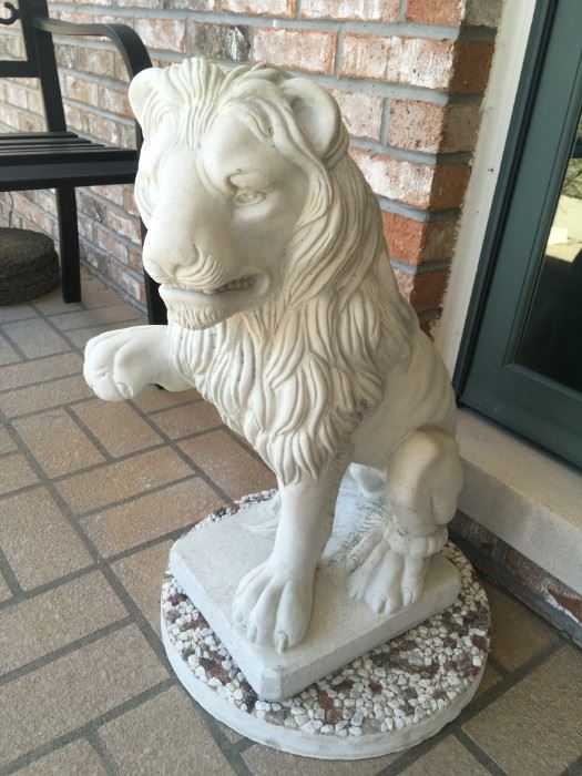 Lion yard ornament