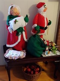 Large Anna Lee Mr and Mrs. Claus/Christmas