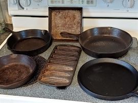Cast Iron Pans(Lodge)