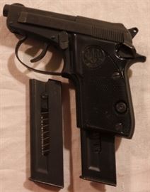 Beretta Mod - .22 LR hand gun with extra clip