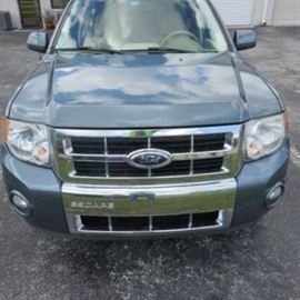 Available at this sale - Escape Limited, V-6/Factory Tow/In Dash Navigation/Single Owner/No Accidents/$3,000 invested in AC, items replaced by Ford