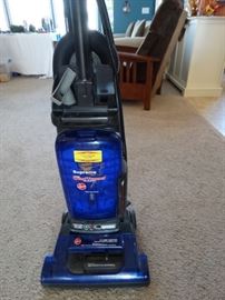 Hoover wind tunnel vacuum
