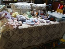 White iron trundle bed