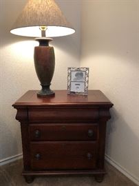 Nightstand from Havertys in great condition , Matches The Dresser