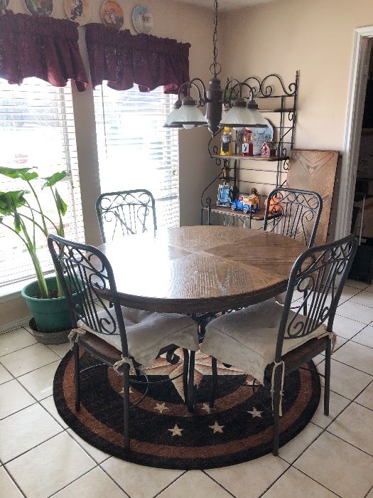 Round Top Country Style Kitchen Table with Chairs