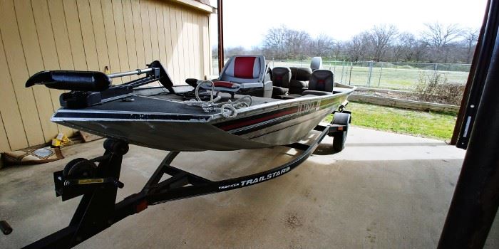 1998 Bass Tracker Pro 165 Fishing Boat in great working condition!