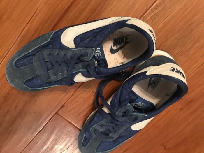 late 1970s early 1980s vintage Nike tennis shoes