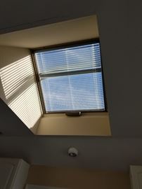 Electric skylight