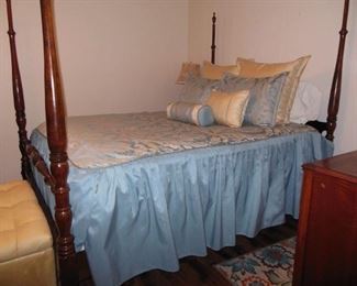 Pretty Mahogany Four Poster/Queen Size Bed