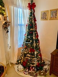 Completely collapsible fully decorated Christmas tree!  See next pic for how it looks collapsed!