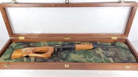#108: Hungarian SA 85M Vietnam War Trophy Edition AK-47 7.62x39 with Display Case
Serial Number: SM1348
Barrel Length: 16"

Not Ca compliant! Shipping is available on all firearms, buyer is responsible for checking their local/state laws before bidding. Firearms must be shipped to an FFL. Local pick up is available in Granbury, Texas.