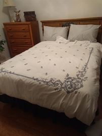 Nice queen bed!!  The mattress and box springs GO WITH THIS BED!