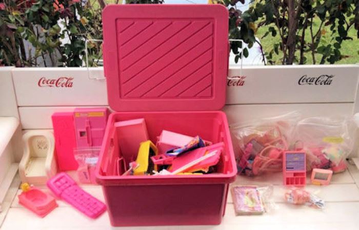 ESS028 Bin of Barbie Furniture & Accessories 